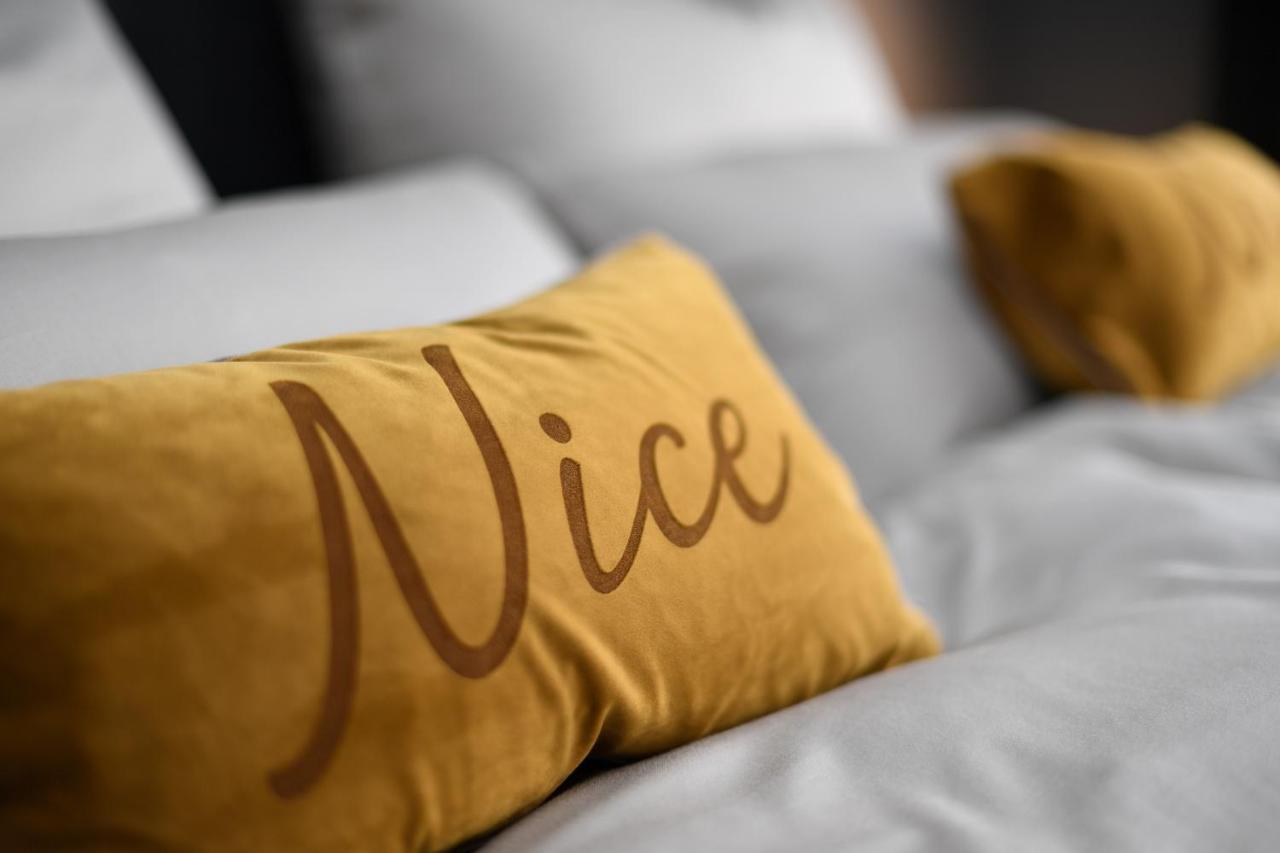 Hotel Nice เลาพ์ไฮม์ ภายนอก รูปภาพ