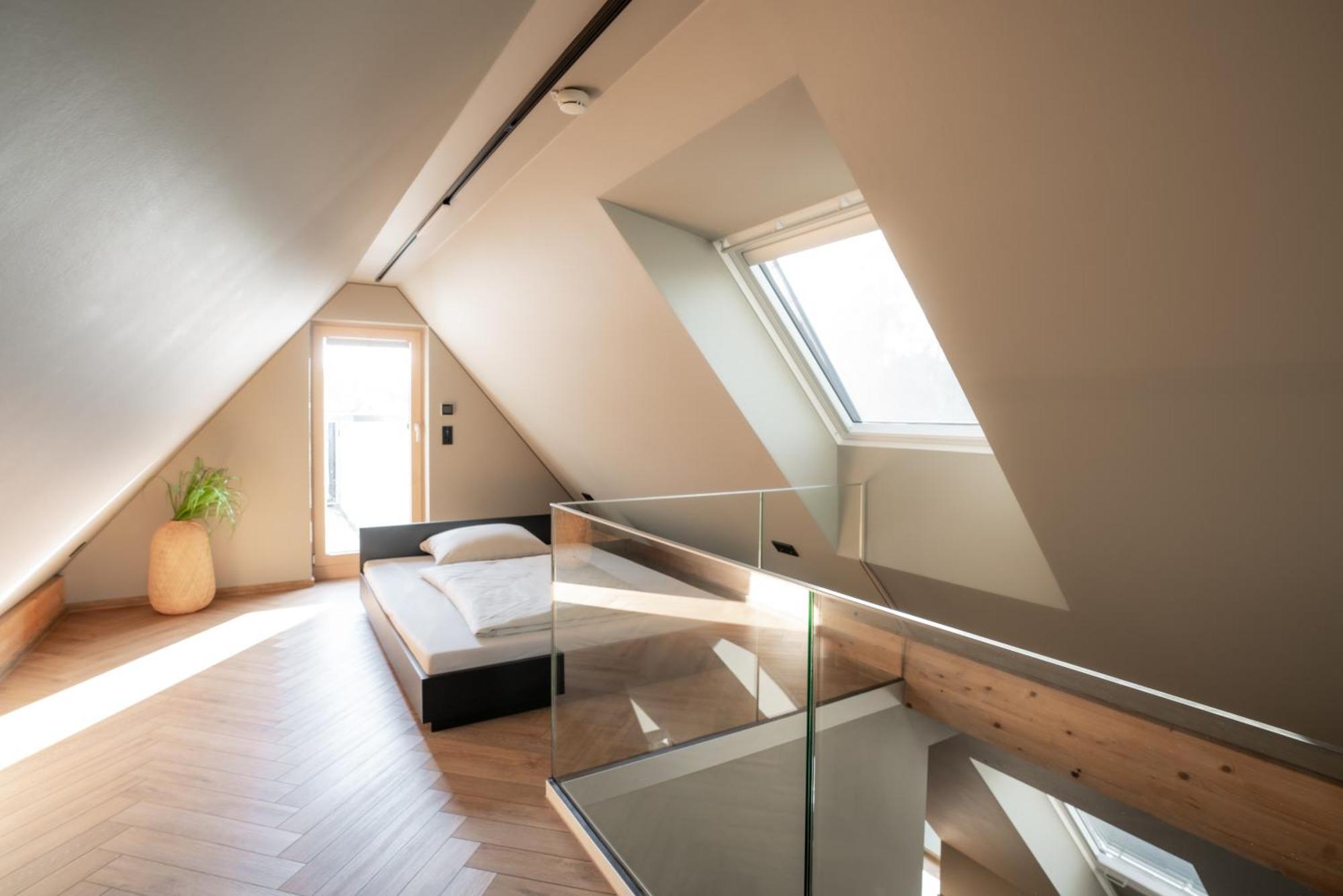 Hotel Nice เลาพ์ไฮม์ ภายนอก รูปภาพ