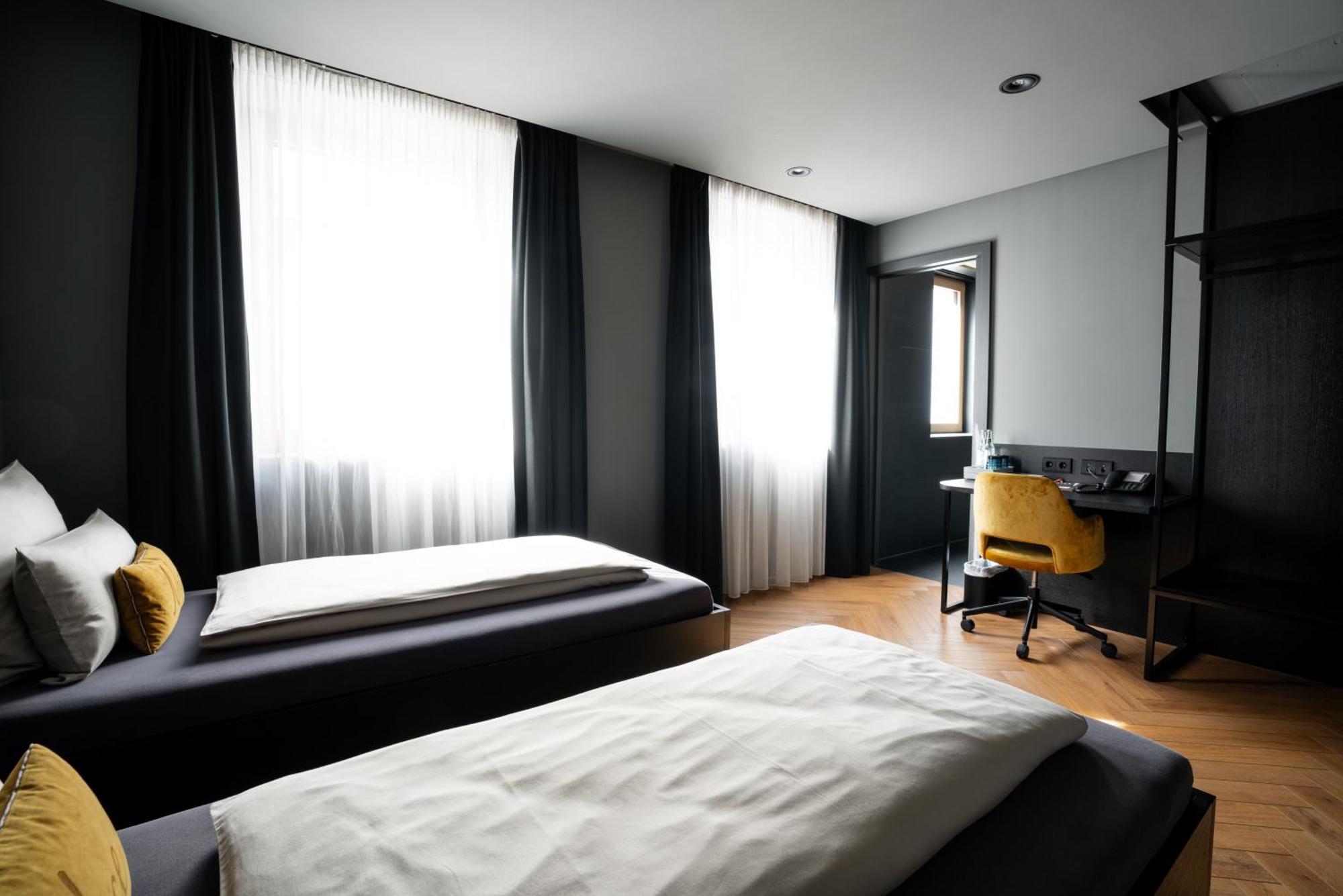 Hotel Nice เลาพ์ไฮม์ ภายนอก รูปภาพ