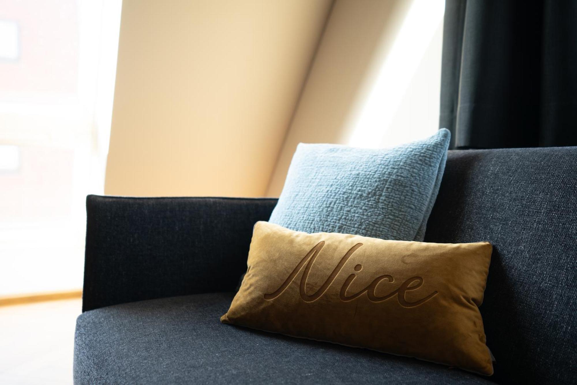Hotel Nice เลาพ์ไฮม์ ภายนอก รูปภาพ