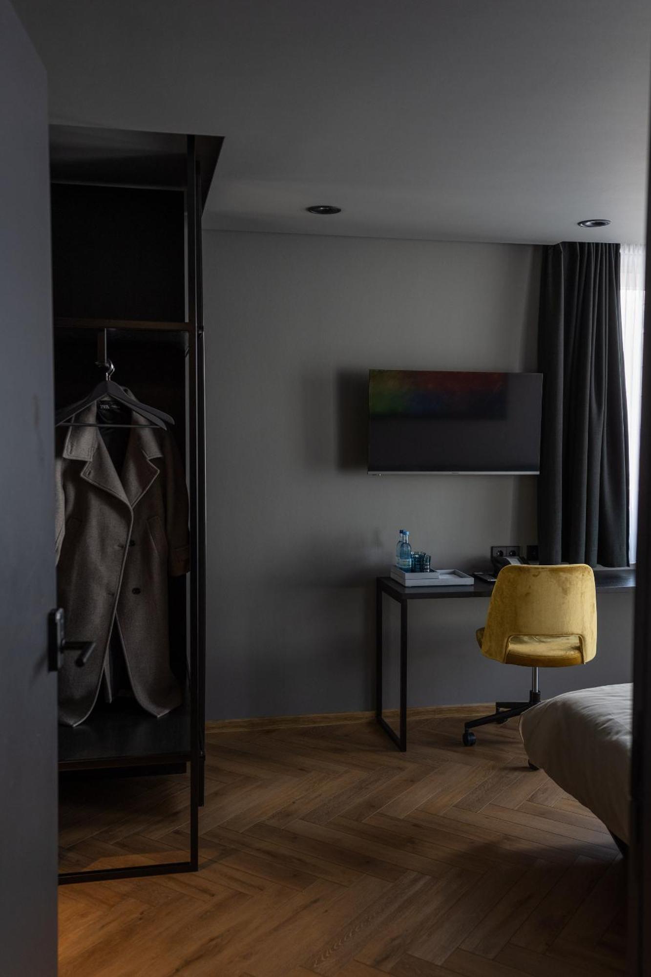 Hotel Nice เลาพ์ไฮม์ ภายนอก รูปภาพ