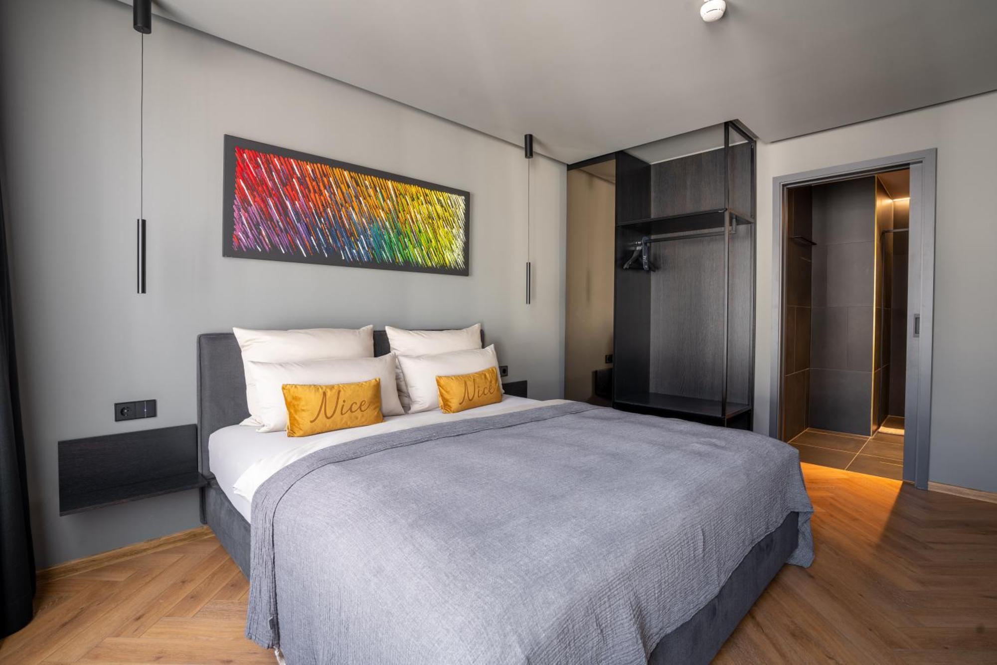 Hotel Nice เลาพ์ไฮม์ ภายนอก รูปภาพ